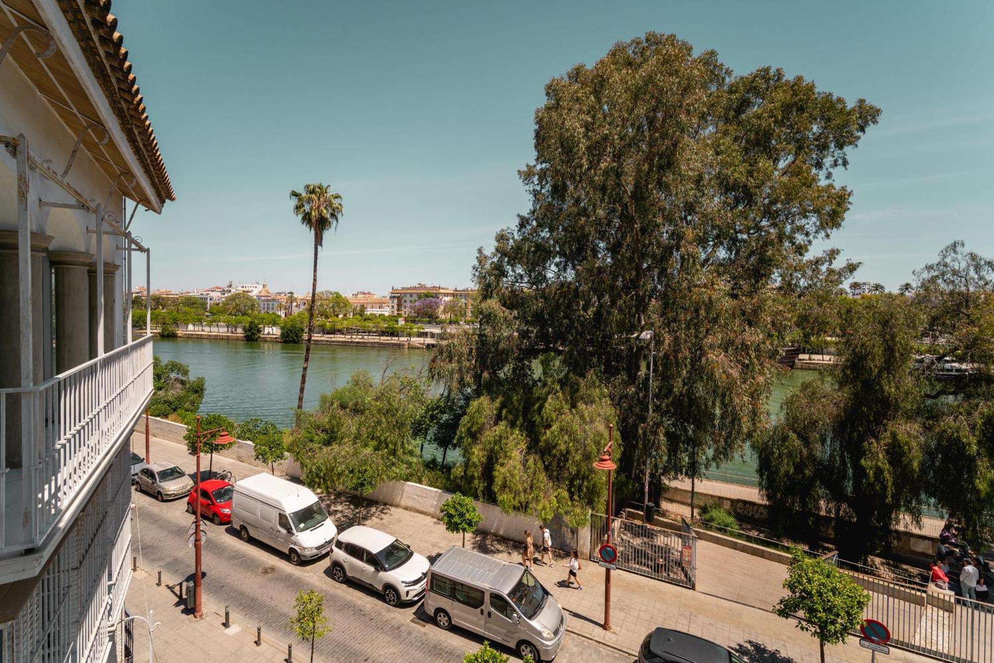 Betis River View Seville Ngoại thất bức ảnh